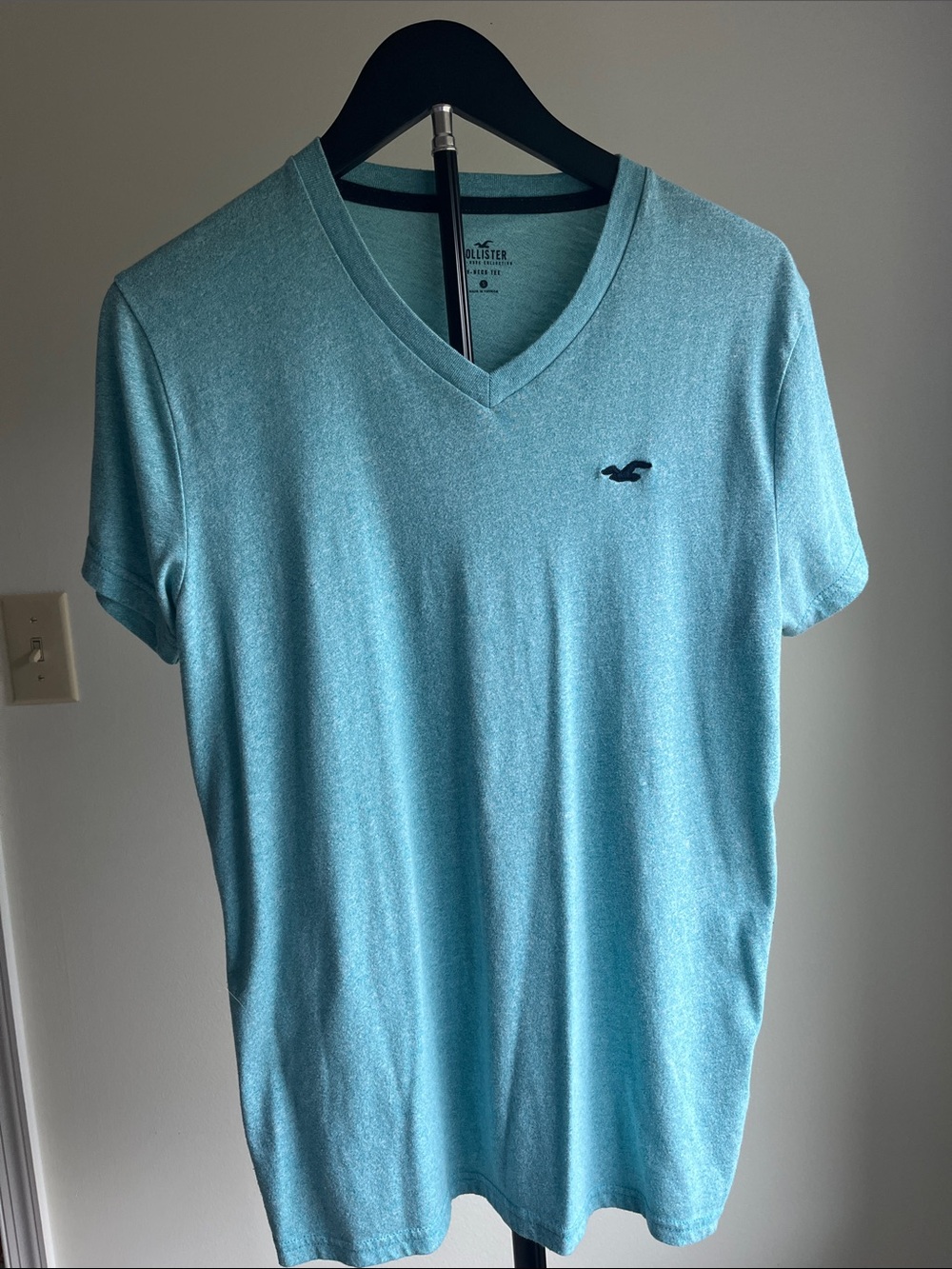 Hollister Men's V-Neck Tee in Light Teal with Navy Logo
